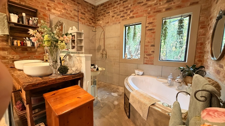 4 Bedroom Property for Sale in Viljoenskroon Rural Free State